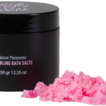 Telový peeling a relaxačný kúpeľ s feromónmi Bubbling Wild Salt (350 g) Do kúpeľa Pre páry