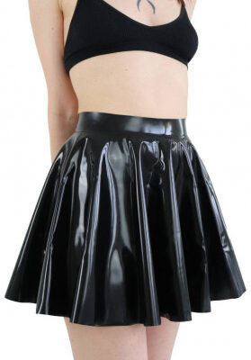 Čierna latexová sukňa Misty