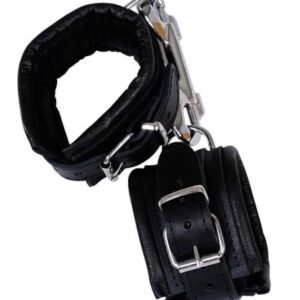 ZADO - kožené putá na zápästie a karabína (čierne) od značky ZADO